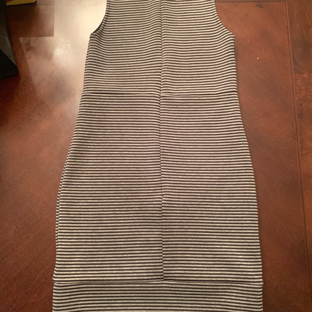 I am selling a form fitting dress. Top shop